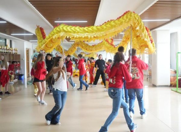 英国德比市师生代表团到访合肥一六八玫瑰园学校东校